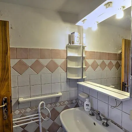 Sleeps 5 Air Con