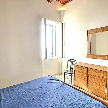 Sleeps 5 Air Con