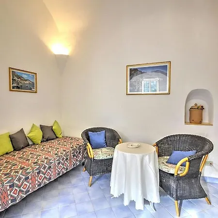 Sleeps 5 Air Con Apartamento Amalfi