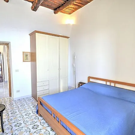 Sleeps 5 Air Con